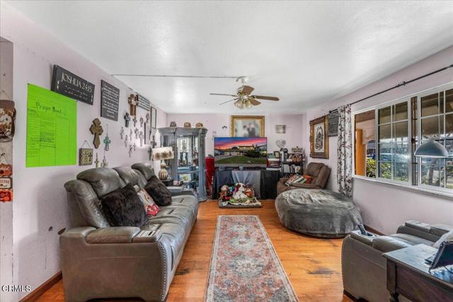 Detail Gallery Image 2 of 15 For 1211 W Robert Ave, Oxnard,  CA 93030 - 4 Beds | 2 Baths