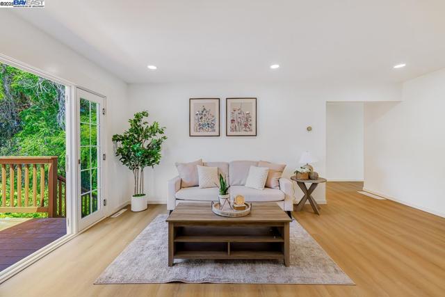 Image 8 of 58 For 1848 Trym St