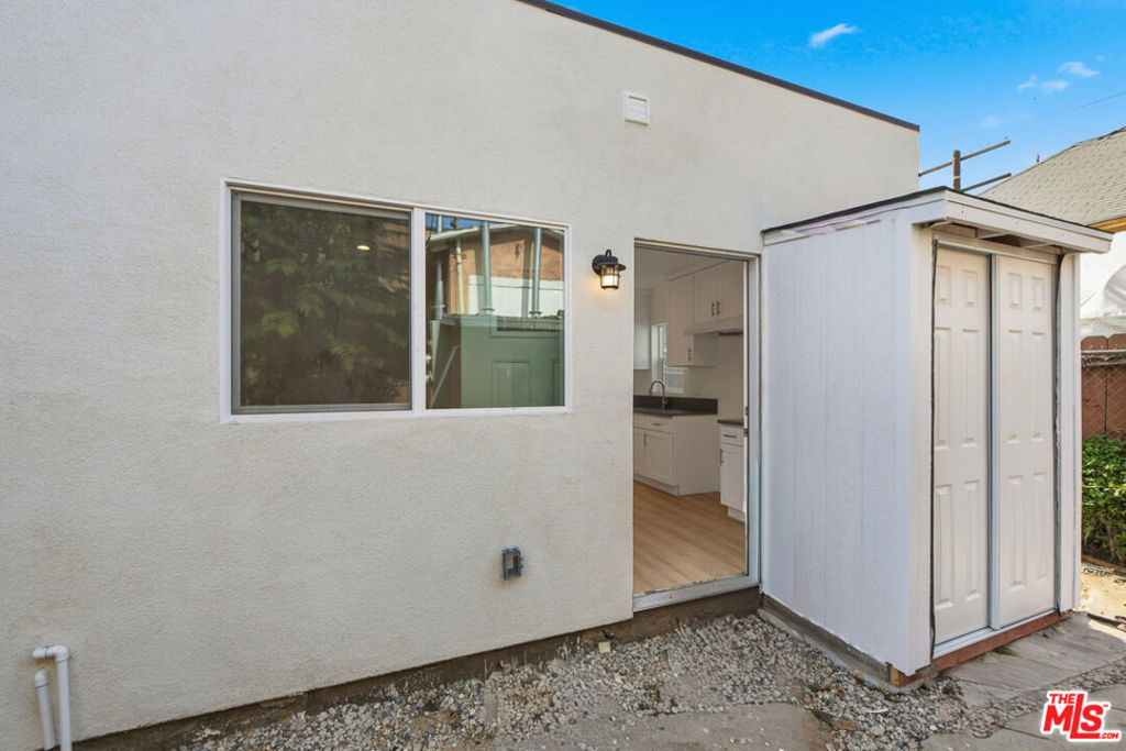 222 E Vernon Avenue #3/4