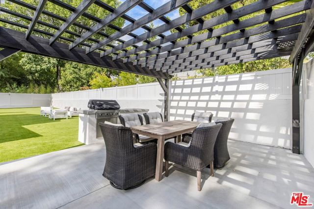 5200 Del Moreno Drive, Woodland Hills CA: https://media.crmls.org/mediaz/4a81902d-0648-4916-ae2e-81442b10187b.jpg