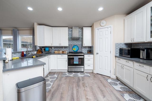 417 Chateau La Salle Dr., San Jose CA: https://media.crmls.org/mediaz/4a825ed0-467f-4a6d-87df-cef0c2b0415f.jpg