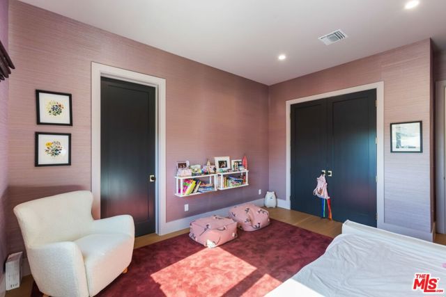 5084 Valjean Avenue, Encino CA: https://media.crmls.org/mediaz/4a827c6b-4659-4d69-8c5c-29f71dfe264a.jpg