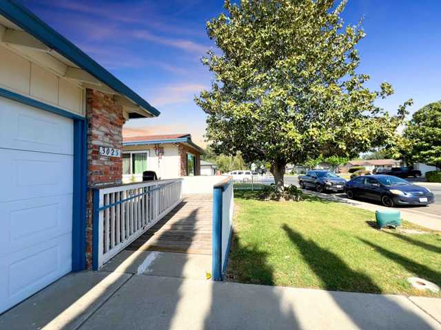 3025 Monticello Dr, Stockton CA: https://media.crmls.org/mediaz/4a8292e5-de30-4e62-a9b4-79f82bfe692d.jpg