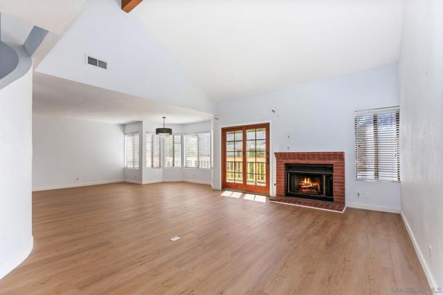 427 Conifer Glen, Escondido CA: https://media.crmls.org/mediaz/4a82b93f-3e27-4155-afca-34a8be54328f.jpg
