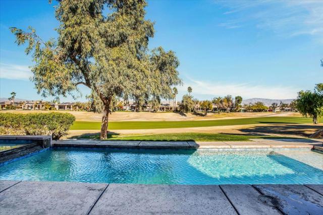 247 Loch Lomond Road, Rancho Mirage CA: https://media.crmls.org/mediaz/4a837599-ce76-4542-bb78-2fe6fba9ce3e.jpg