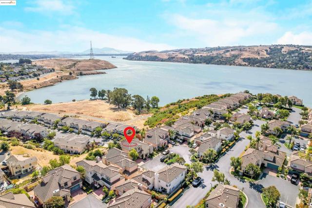 153 Camino Del Sol, Vallejo CA: https://media.crmls.org/mediaz/4a838390-a18f-4a25-a908-6d6a80e874d5.jpg