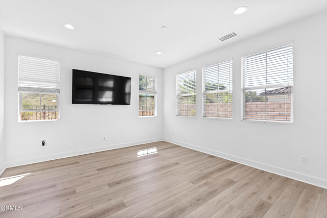 5024 Rexton Drive, Camarillo CA: https://media.crmls.org/mediaz/4a838cbf-80af-4ae4-a8e9-45e181ad55d0.jpg