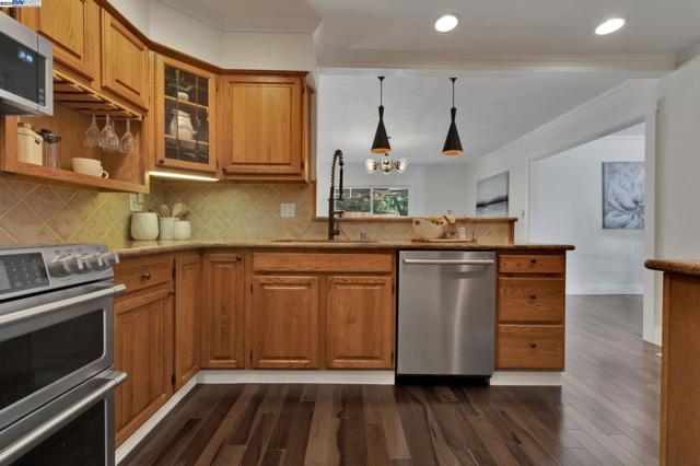 635 Janice Ave, Hayward CA: https://media.crmls.org/mediaz/4a83afea-c8ce-45cc-bf9a-1090eaebfb98.jpg