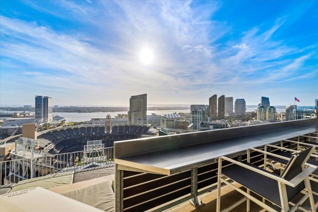 321 10Th Ave, San Diego CA: https://media.crmls.org/mediaz/4a83c9c7-31cc-4cb0-b20c-4ea6e8a614c6.jpg