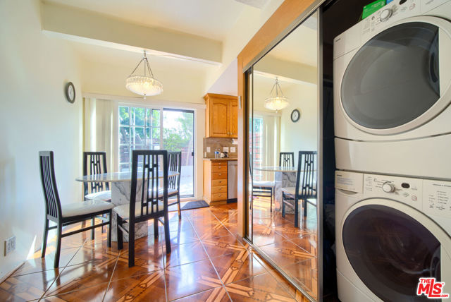 4575 Inglewood Boulevard, Culver City CA: https://media.crmls.org/mediaz/4a83cc2d-4c47-48f7-9509-4a5db62758c5.jpg