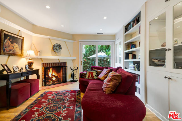 1519 Comstock Avenue, Los Angeles CA: https://media.crmls.org/mediaz/4a841d3c-72e6-4dba-b42a-03ed13835583.jpg