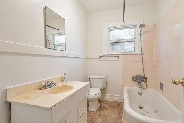 141 Clinton Street, Redwood City CA: https://media.crmls.org/mediaz/4a842ac5-d18b-4f7f-b839-5df1f8891b99.jpg