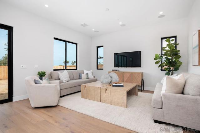 1752 Whaley St., Oceanside CA: https://media.crmls.org/mediaz/4a852794-e736-4496-8142-e813ac7f52ba.jpg