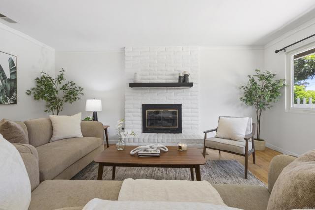 1471 Rock Springs, Escondido CA: https://media.crmls.org/mediaz/4a8595eb-be65-4efc-aca9-a379f577544a.jpg