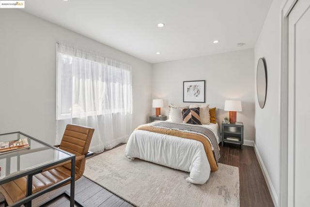5646 Thornhill Dr, Oakland CA: https://media.crmls.org/mediaz/4a85d6a4-9dd9-4ae6-8cca-cd9aa654d0cb.jpg