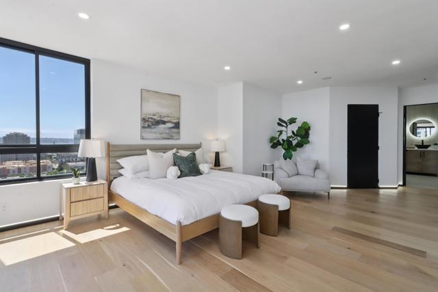 700 Front St, San Diego CA: https://media.crmls.org/mediaz/4a85ed86-b293-4260-b4c7-037e3fc9f934.jpg