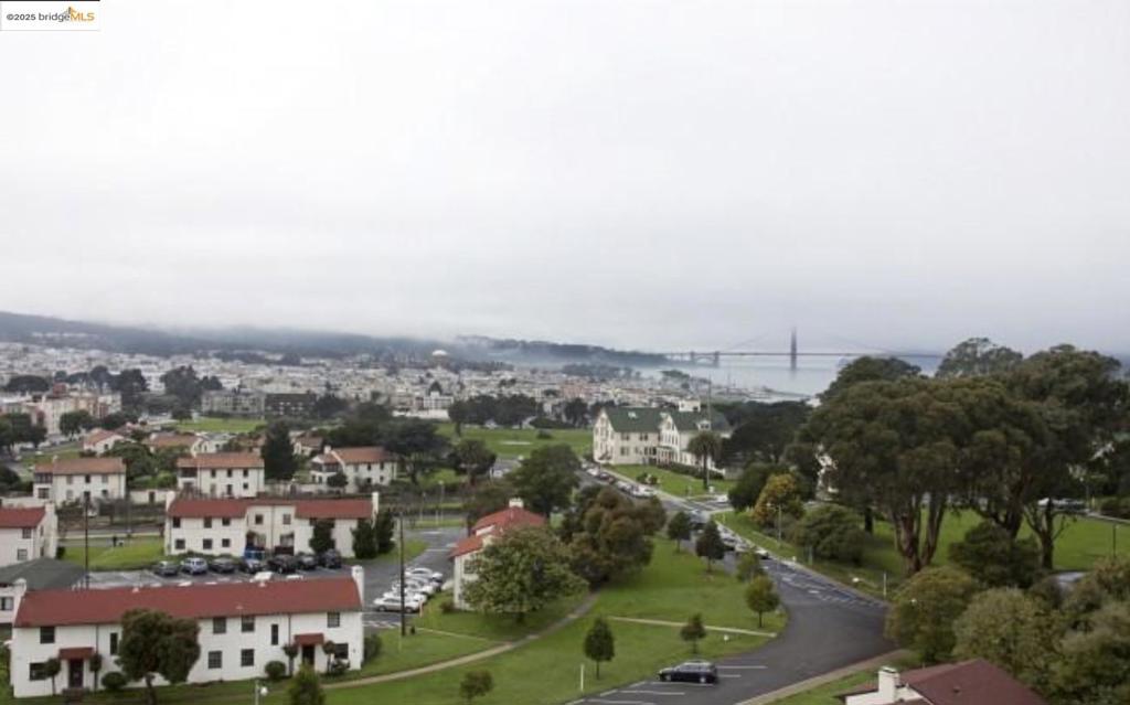 https://media.crmls.org/mediaz/4a8607fd-14bb-40e1-9905-ac630f0a40c5.jpg?preset=X-Large