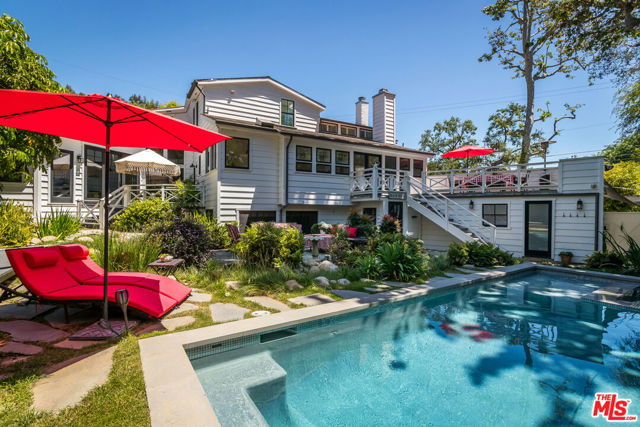 2205 Beverly Glen Place, Los Angeles CA: https://media.crmls.org/mediaz/4a8655e4-c831-464f-a816-e6044b71c8e0.jpg