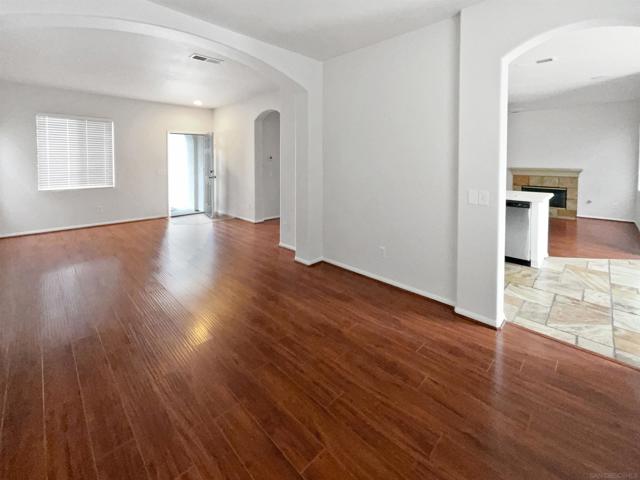 1393 Misty Ridge Pl, Chula Vista CA: https://media.crmls.org/mediaz/4a8681a7-5654-4f35-851f-382ca6c08c53.jpg