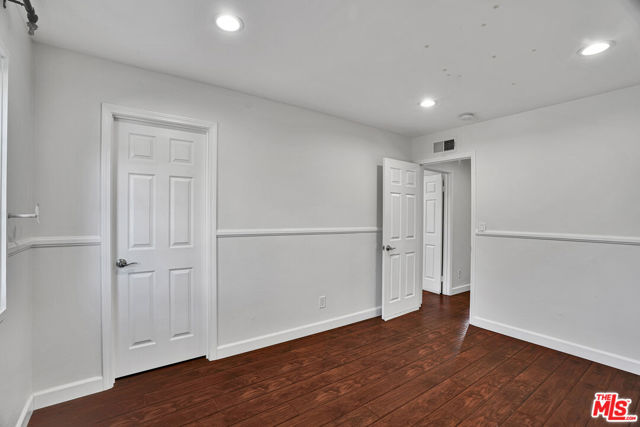 11158 Newcastle Avenue, Granada Hills CA: https://media.crmls.org/mediaz/4a868901-b498-4ea9-97ee-0a532cdcfdbc.jpg