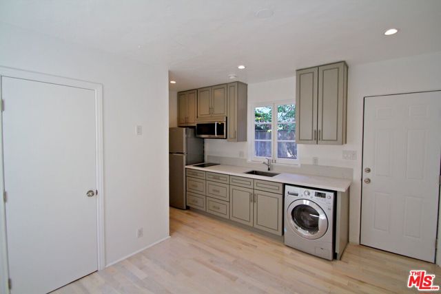 836 Hilldale Avenue, West Hollywood CA: https://media.crmls.org/mediaz/4a868eff-3f86-401a-951f-7cf0be172ce7.jpg