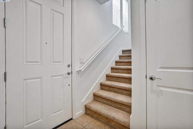 2890 Kew Ave, Livermore CA: https://media.crmls.org/mediaz/4a869a03-514f-4ff6-a7e4-0bf671ee9fe0.jpg