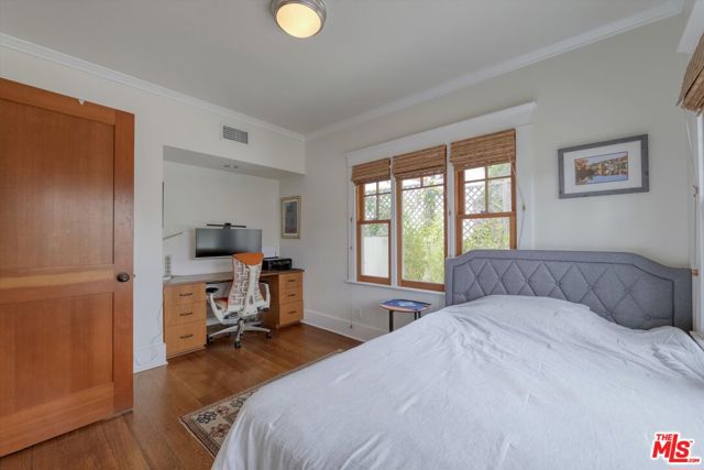 933 W Venezia Avenue, Venice CA: https://media.crmls.org/mediaz/4a869fab-3008-4f53-888d-70fc5bffe46c.jpg