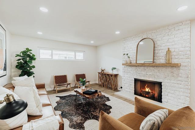 3624 Governor Dr, San Diego CA: https://media.crmls.org/mediaz/4a86b7f9-b0f2-4140-be1f-50ff7cc5b80c.jpg