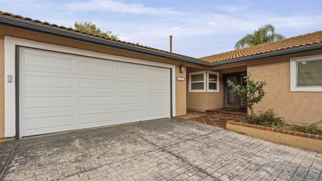 5315 Old Dairy Ct, Bonita CA: https://media.crmls.org/mediaz/4a872be8-fc15-40f0-962b-ca765dcb76bb.jpg