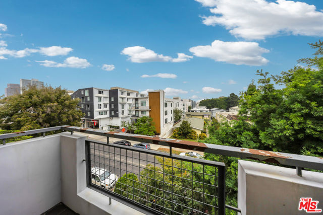 1529 S Westgate Avenue, Los Angeles CA: https://media.crmls.org/mediaz/4a87e3df-7e37-47b9-860f-5002df9fa208.jpg