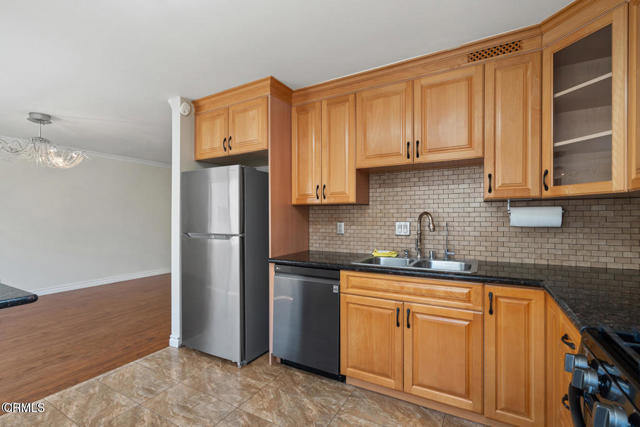 Detail Gallery Image 23 of 25 For 9503 via Venezia, Burbank,  CA 91504 - 3 Beds | 3 Baths