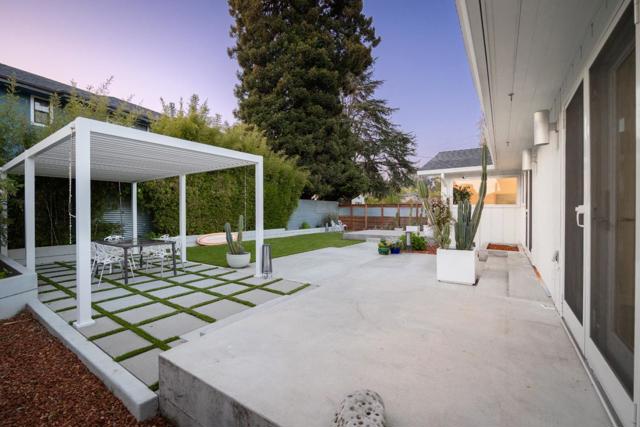 518 King Street, Santa Cruz CA: https://media.crmls.org/mediaz/4a88ad1b-fdc2-4c16-9d89-26cdc56a1229.jpg