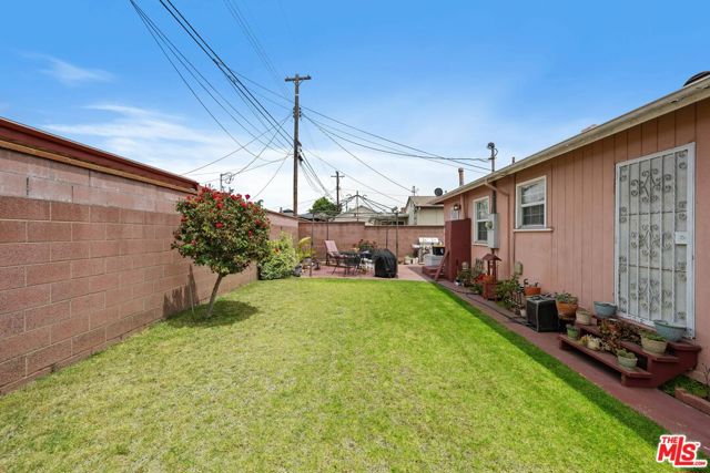 2533 W 118th Place, Hawthorne CA: https://media.crmls.org/mediaz/4a892aa4-5546-4838-94f3-2e8c1e8312ef.jpg