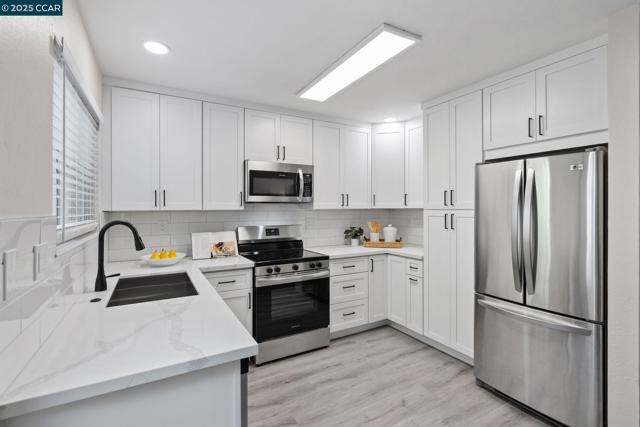 1050 Mohr Ln, Concord CA: https://media.crmls.org/mediaz/4a895feb-6ab4-49fc-9297-efe07e6be59e.jpg