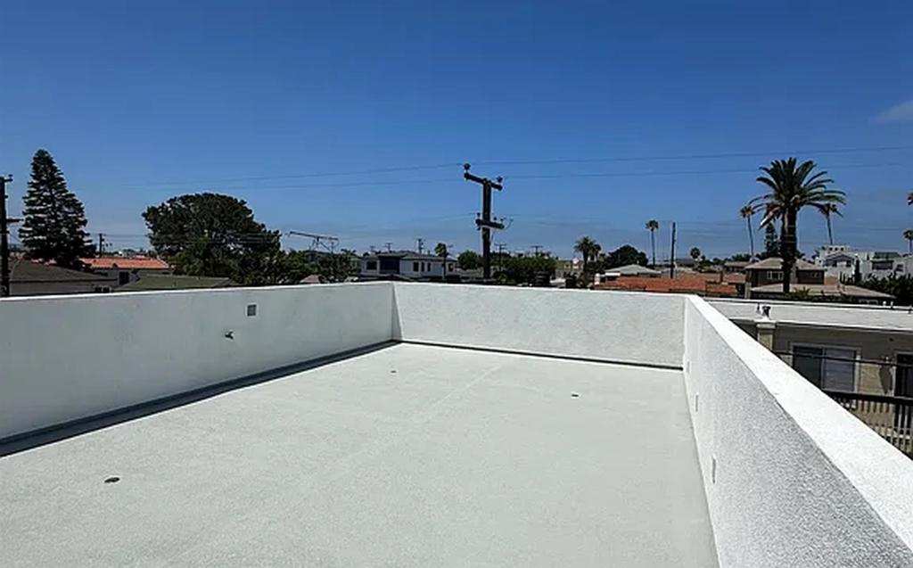 https://media.crmls.org/mediaz/4a8993ad-492f-47b9-98a1-83935b2dae09.jpg?preset=X-Large