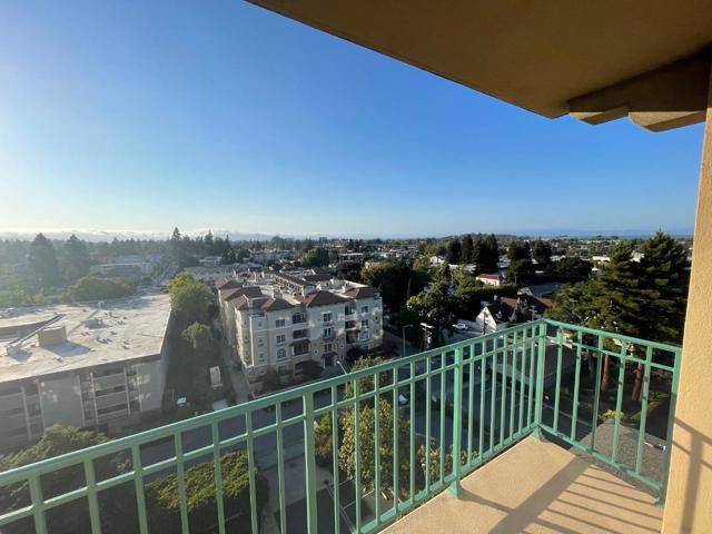 1 Baldwin Avenue, San Mateo CA: https://media.crmls.org/mediaz/4a89b227-c14f-4453-871b-a856ec72ebc2.jpg
