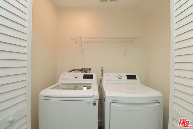 2121 S Burnside Avenue, Los Angeles CA: https://media.crmls.org/mediaz/4a8a4729-71b7-4df0-acca-23da1e1d210d.jpg