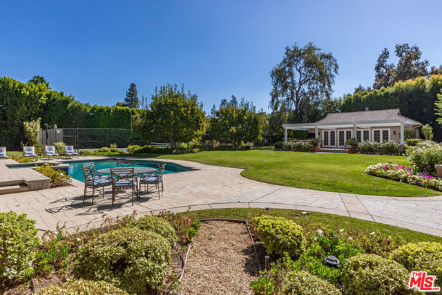 5200 Encino Avenue, Encino CA: https://media.crmls.org/mediaz/4a8ac795-fdd7-48fd-97af-b07026bab0f4.jpg