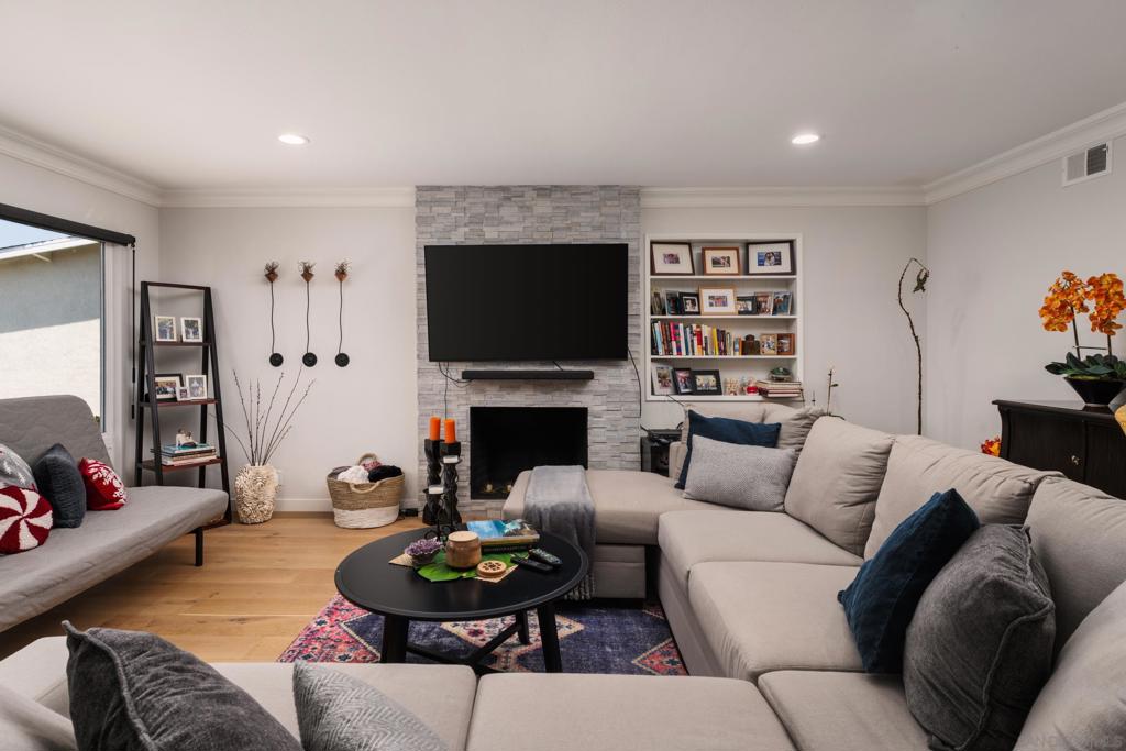 2435 Frankfort - photo 10