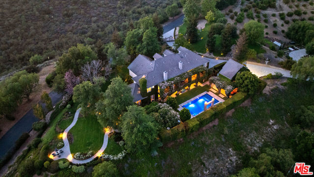 13418 Nightsky Drive, Camarillo CA: https://media.crmls.org/mediaz/4a8afed8-8c7b-4280-969b-e6bebe9d08ad.jpg