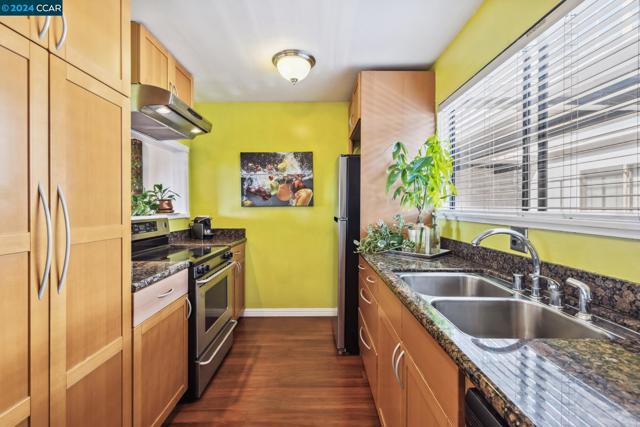 5 Embarcadero, Oakland, California 94607, 2 Bedrooms Bedrooms, ,2 BathroomsBathrooms,Condominium,For Sale,Embarcadero,41069299