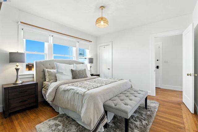 3936 Midvale Ave, Oakland CA: https://media.crmls.org/mediaz/4a8bed8d-6bf8-427c-a28c-4c57ea03ecab.jpg