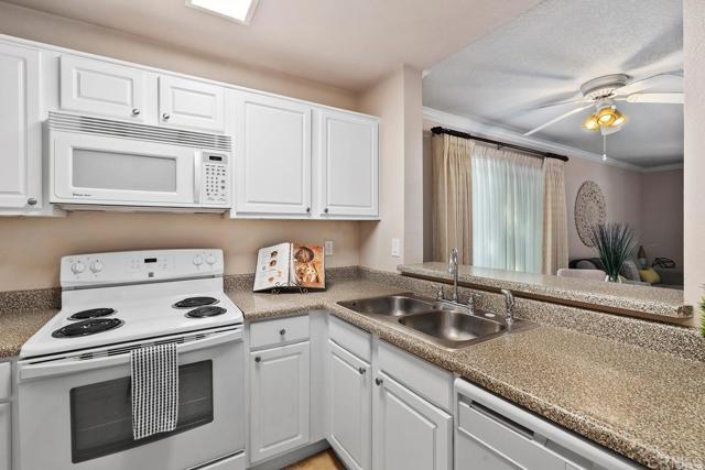 Detail Gallery Image 9 of 37 For 7565 Charmant Dr #615,  San Diego,  CA 92122 - 2 Beds | 2 Baths