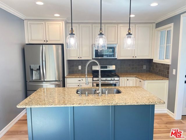 2851 Fairmount Avenue, La Crescenta CA: https://media.crmls.org/mediaz/4a8cee27-91b9-4314-b2a9-082d23efc8d3.jpg
