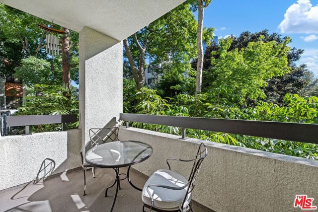 2132 Century Park Lane, Los Angeles CA: https://media.crmls.org/mediaz/4a8d5723-310c-430c-978b-ea8a817f2d63.jpg
