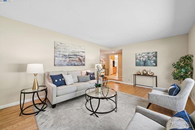 2082 Boxwood Way, Fremont CA: https://media.crmls.org/mediaz/4a8e3b68-d9e6-49e3-8047-d28a0233fdfc.jpg