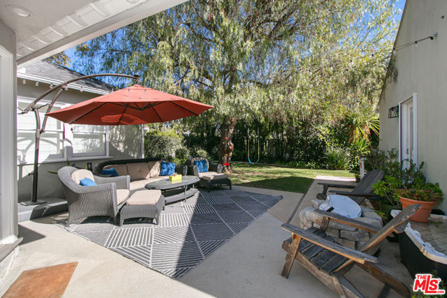 4546 Allott Avenue, Sherman Oaks CA: https://media.crmls.org/mediaz/4a8e7f3e-d158-410d-8584-a72b6bb39f8e.jpg