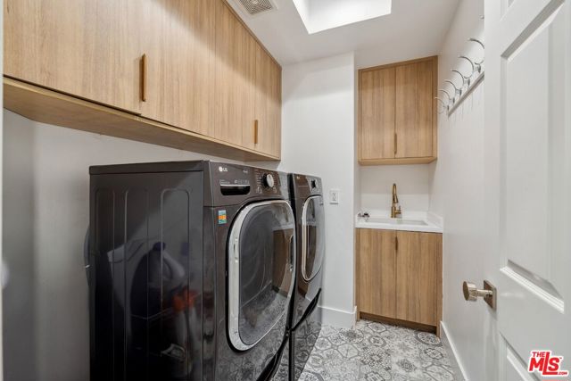 23180 Park Blanco, Calabasas CA: https://media.crmls.org/mediaz/4a8ede26-bb89-4d74-9da3-8d000200f31b.jpg