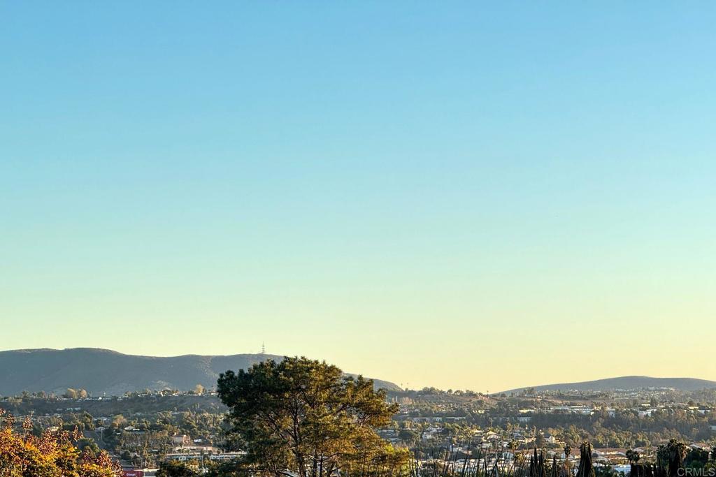 https://media.crmls.org/mediaz/4a8f2ca1-f23d-417f-b051-a604c110e144.jpg?preset=X-Large