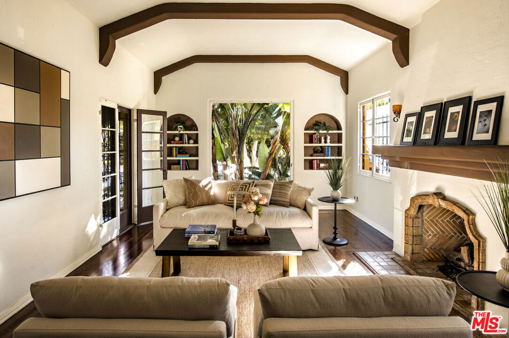 6427 Lindenhurst Avenue